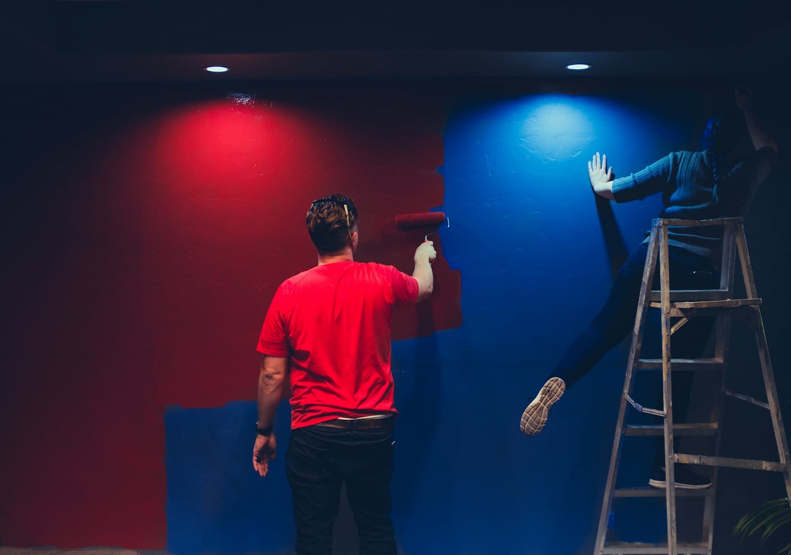 Paredes de un local comercial recién pintadas en Elche